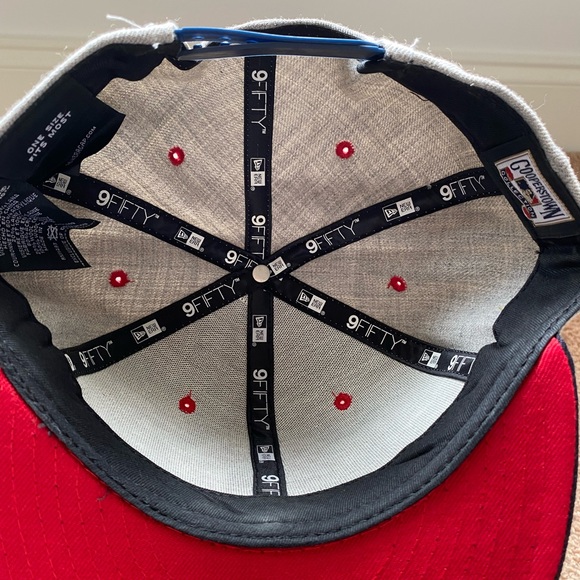 New York Yankees New Era Cooperstown snap back hat. Grey with blue bill. - Picture 3 of 4